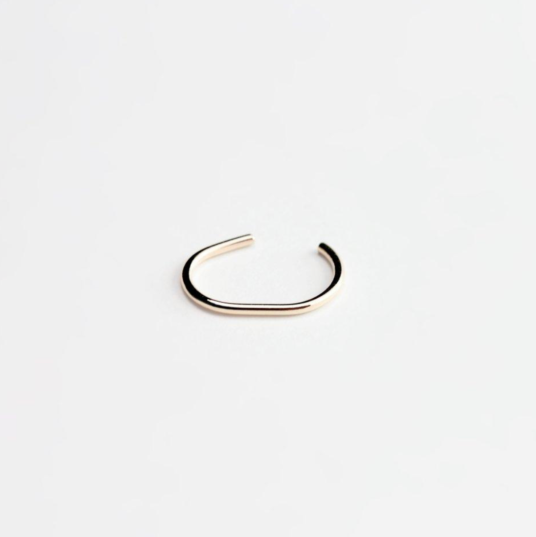 MIRTA ESSENTIAL GOLD EAR CUFF