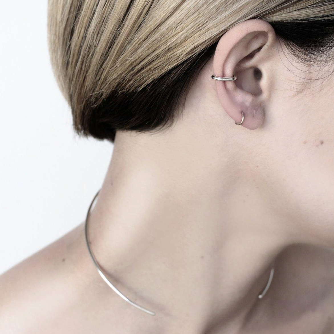 MIRTA SSENTIAL DASH GOLD HOOP EARRING