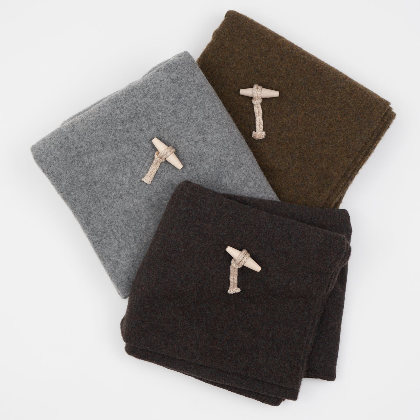 ［loomer /ルーマー］Shetland Wool Plain Blanket Poncho